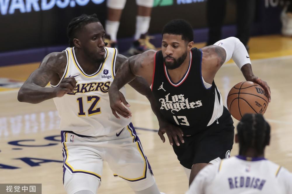 在足球场上 在足球场上